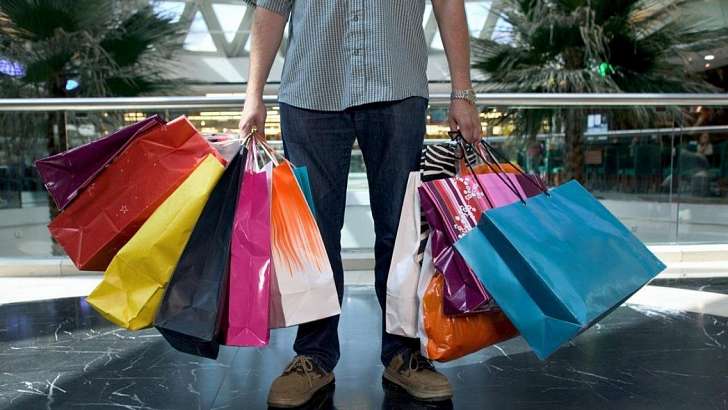 На Орловщине мужчина нашел чужую карту и оплатил ей свои покупки