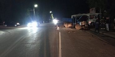 ДТП в Ливнах В Ливнах на перекрестке грузовик протаранил автобус. Есть пострадавший