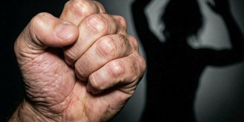 В Болховском районе мужчина избил сожительницу