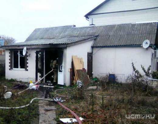 Орловские пожарные спасли беспомощную женщину из горевшего дома  Орловские пожарные спасли беспомощную женщину из горевшего дома