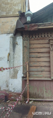 Жители дома на Карачевской улице в Орле остались на улице из-за демонтажа соседнего здания