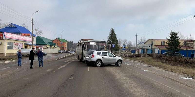 ПАЗ и «Рено» не разъехались на трассе под Орлом