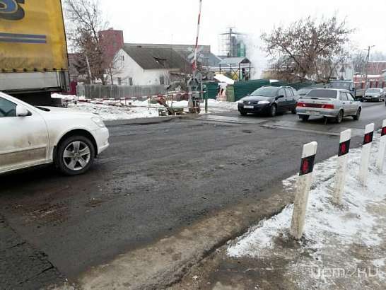Железнодорожный переезд на улице Маслозаводской - "русская рулетка" для автотранспорта!