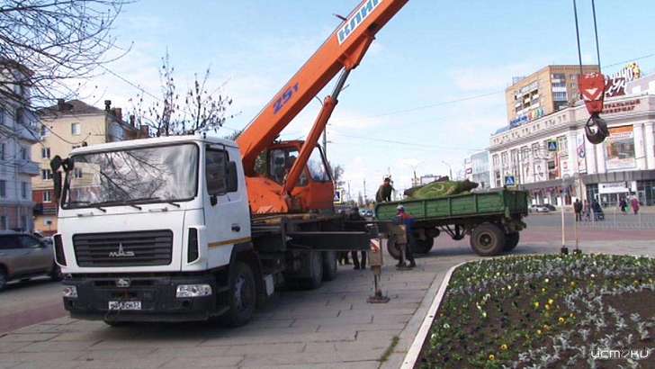 35 тысяч цветов: мэр и сити-менеджер увидели, как преображается Орел