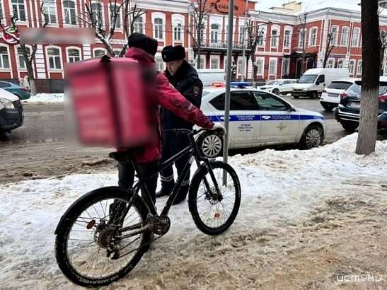 В Орле полицейские провели беседы с курьерами служб доставки
