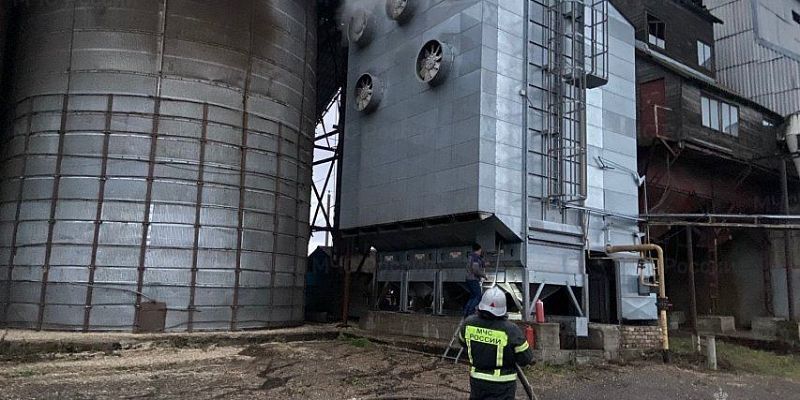 В Орловской области произошел пожар на элеваторе 