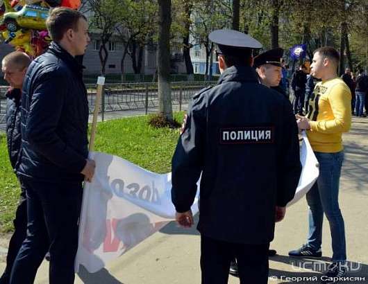 В Орле на первомайском митинге за неправильные плакаты арестовали шесть человек 