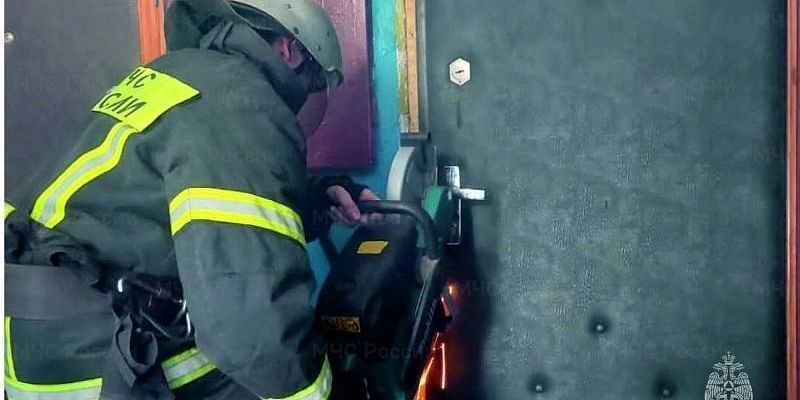 В Орле малыш оказался заперт один в квартире