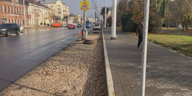 Успеют или нет? Ремонт пешеходной части улицы Комсомольской планируют завершит к 15 ноября