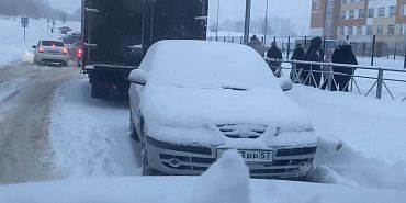 Водители просят запретить парковку возле новой 53-й школы в Орле