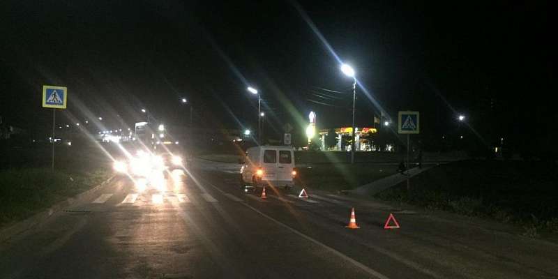 В Орле женщина попала под колеса микроавтобуса на зебре