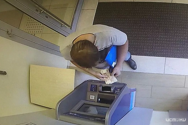 Орловчанин забрал из банкомата чужие деньги