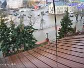 Видео: в Орле грузовик снес ограждение, чтобы не протаранить легковушку