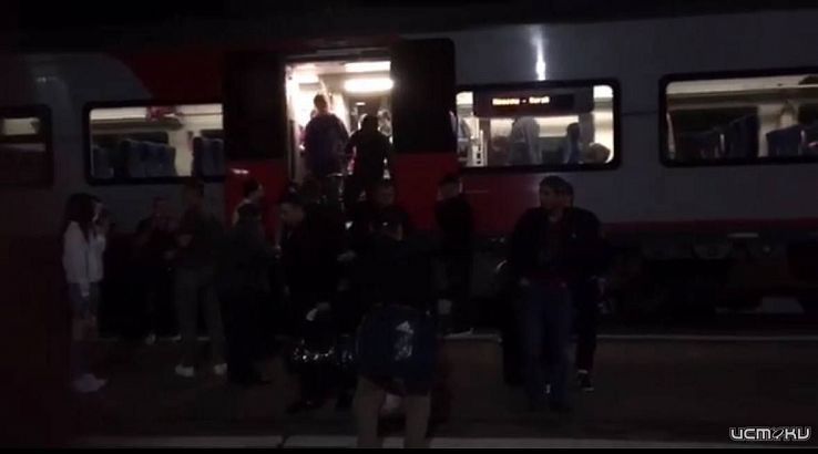 На период проведения оперативных мероприятий на перегоне Малоархангельск — Глазуновка Орловской области движение поездов дальнего следования организовано по альтернативному маршруту. На период проведения оперативных мероприятий на перегоне Малоархангельск — Глазуновка Орловской области движение поездов дальнего следования организовано по альтернативному маршруту.