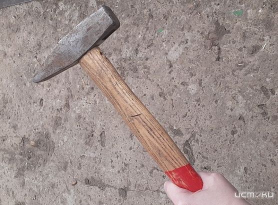 В Орле двое мужчин вломились в магазин с молотком и пистолетом