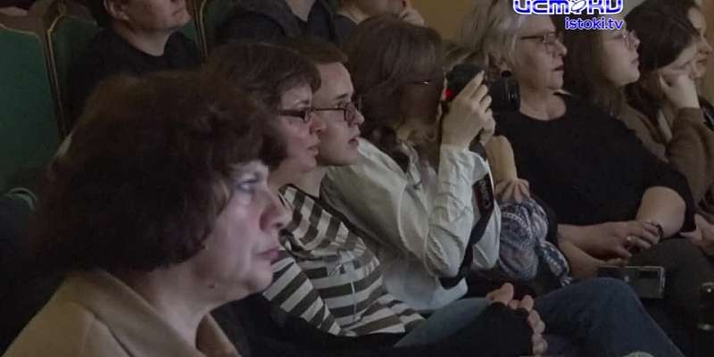 "Однажды в Париже". На сцене театра "Свободное пространство" состоялась премьера спектакля