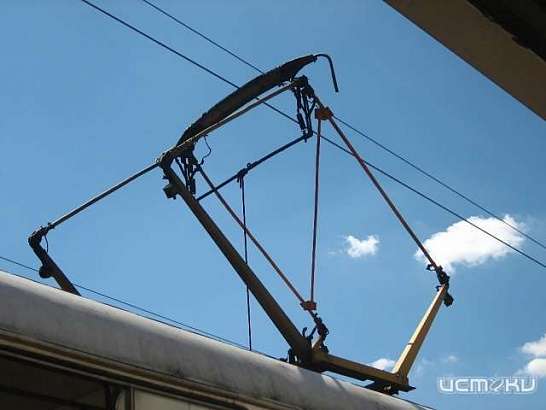 В Орле автокран повредил контактную сеть трамвая: когда восстановят движение