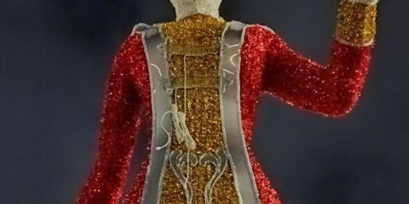 Установленная в центре города Снегурочка напугала орловчан