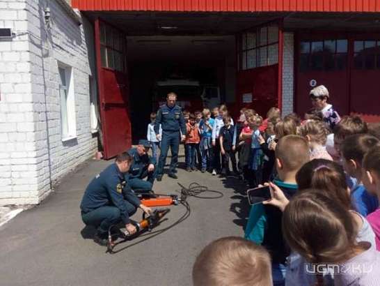 В Пожарно-спасательной части №10 прошла экскурсия для Мценских школьников. 