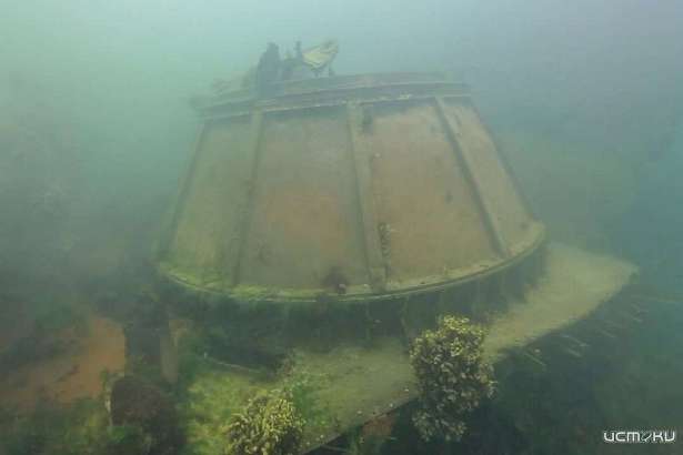 Орловские дайверы обнаружили на дне Баренцева моря часть затонувшего корабля