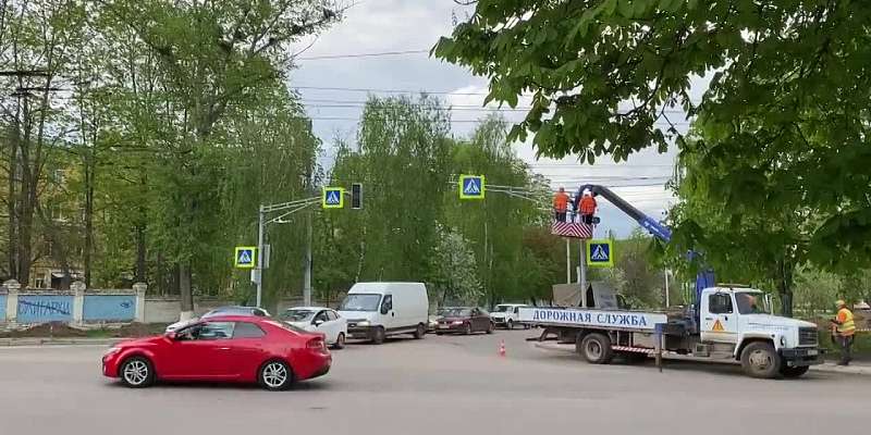 В Орле устанавливают новый светофор