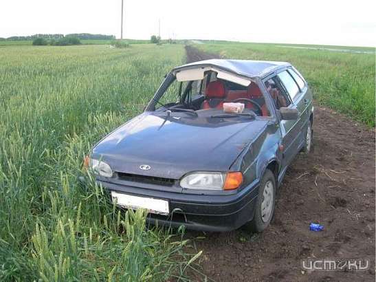 В Орловской области из-за выбоины на дороге перевернулся автомобиль 