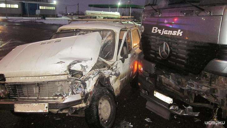 В Орле дальнобойщик отправил на больничную койку водителя «Нивы»