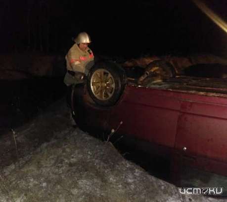 Ночью в Болховском районе перевернулась отечественная легковушка