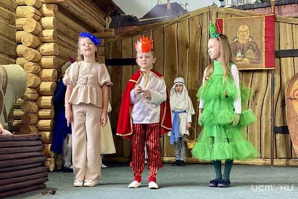 Воспитанники воскресных школ подарили «Свет Рождественской звезды» детям из социально незащищенных семей