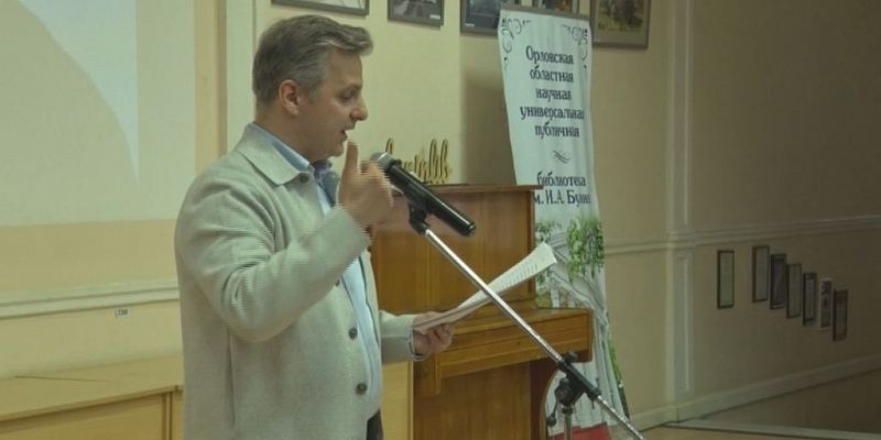 Бунинка на один вечер превратилась в площадку живого общения с писателем.
