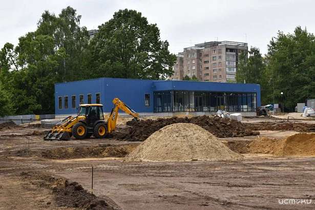 Подрядчик, строящий ФОК на улице Рощинской в Орле, обещает сдать его к августу