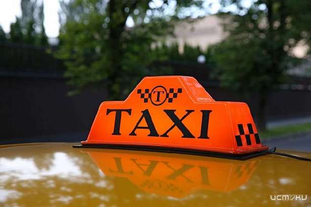 В Ливенском районе таксист обворовал забывчивого пассажира