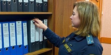 судебные приставы В Орле под контролем судебных приставов отремонтировали подъезд