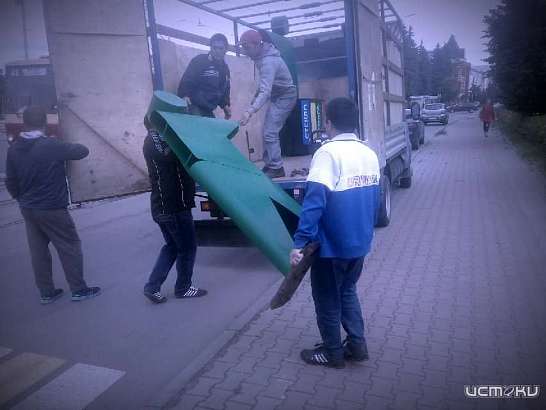 Фотофакт: зеленые человечки продержались в Орле всего месяц