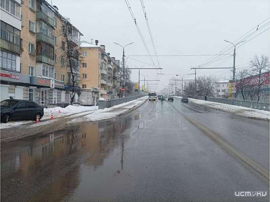 В Орле средь бела дня автомобиль сбил пенсионерку