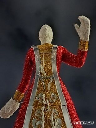 Установленная в центре города Снегурочка напугала орловчан