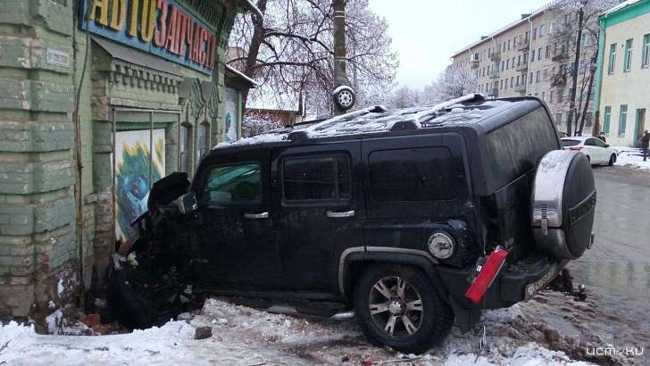 ДТП с пострадавшим во Мценске: «Нива» не уступила «Хаммеру»