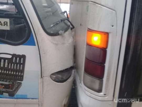 19-летняя девушка получила травмы при столкновении двух маршруток в Орле