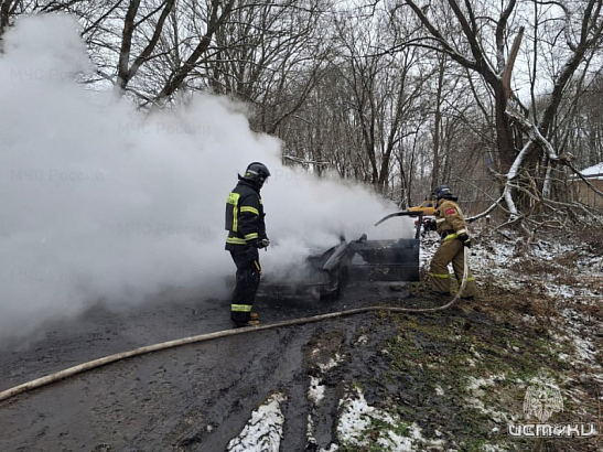 За прошедшие сутки орловские пожарные потушили 2 автомобиля  За прошедшие сутки орловские пожарные потушили 2 автомобиля