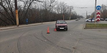 В Орле на перекрестке иномарка протаранила мотоциклиста 