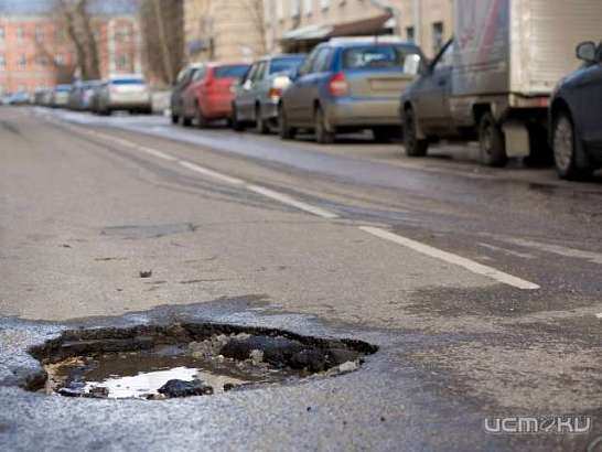 Орловские активисты попросили Владимира Путина починить дороги Орла и Орловской области