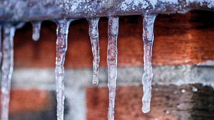 Орловчан предупреждают о появлении сосулек и снежных шапок