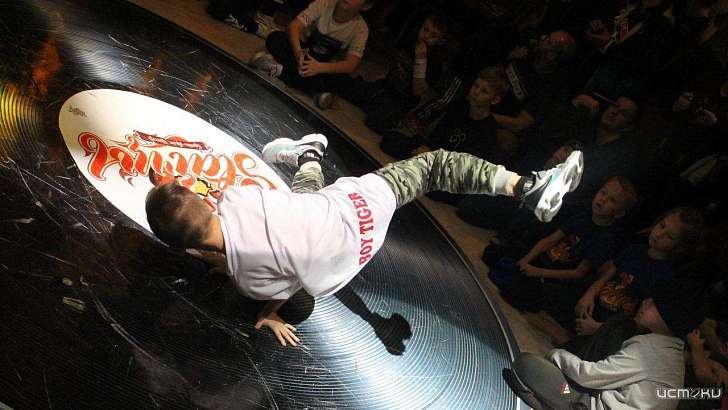 В Орле разыграли путевку на фестиваль «Встаньте, дети, встаньте в круг!»