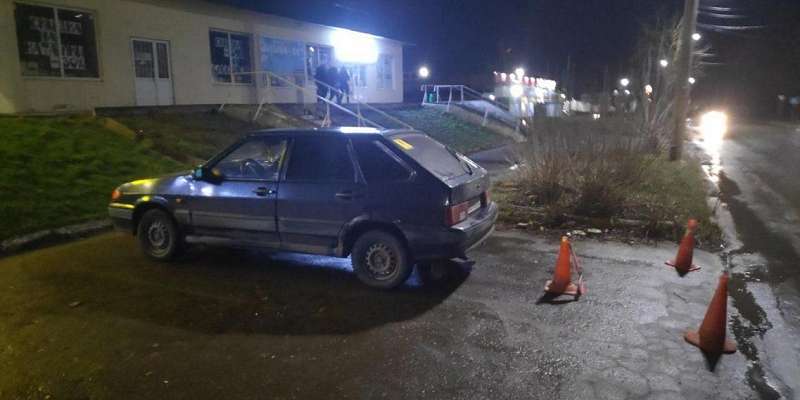 В Орле молодой водитель не заметил пешехода, выруливая с парковки