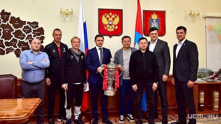 В Орел звезды футбола привезли Кубок России 