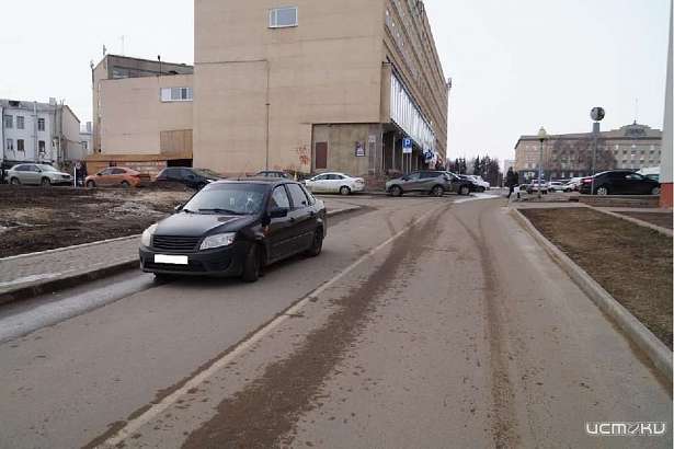 Возле мэрии Орла пешеход попал под колеса «Лады»