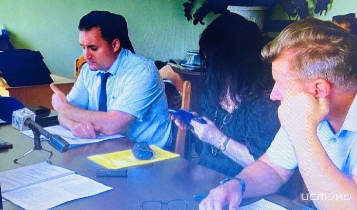 Некогда элитные таунхаусы за медицинским институтом недалеко от Дворянского гнезда обвиняют в самозахвате ближайшей земли