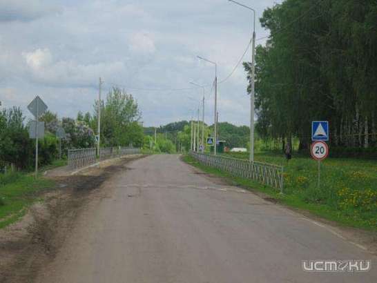 Пешеходный переход вблизи школы в селе Яковка Колпнянского района оборудован неправильно