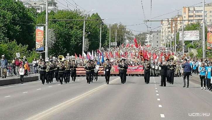 Фоторепортаж: тысячи орловчан встали в ряды «Бессмертного полка»
