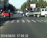 Видео: в Орле автомобилистка сбила сотрудника ГИБДД Видео: в Орле автомобилистка сбила сотрудника ГИБДД